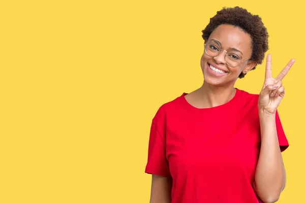 Linda Jovem Afro Americana Vestindo Óculos Sobre Fundo Isolado Mostrando — Fotografia de Stock