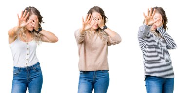 Genç güzel sarışın kız yüzünden kolaj izole elleriyle gözlerini kapsayan arka plan ve stop jest ile acı ve korku ifadesi. Utandım ve negatif kavramı.