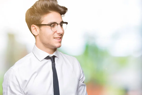 Giovane Uomo Affari Che Indossa Occhiali Sfondo Isolato Guardando Altra — Foto Stock