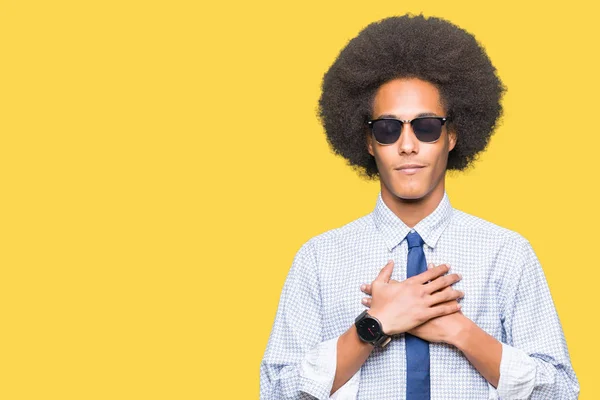 Jovem Homem Negócios Afro Americano Com Cabelo Afro Usando Óculos — Fotografia de Stock