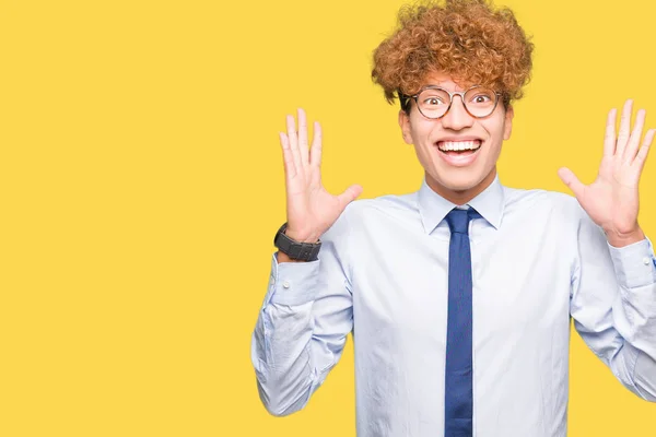 Young Handsome Business Man Afro Wearing Glasses Celebrating Crazy Amazed — Stock Photo, Image