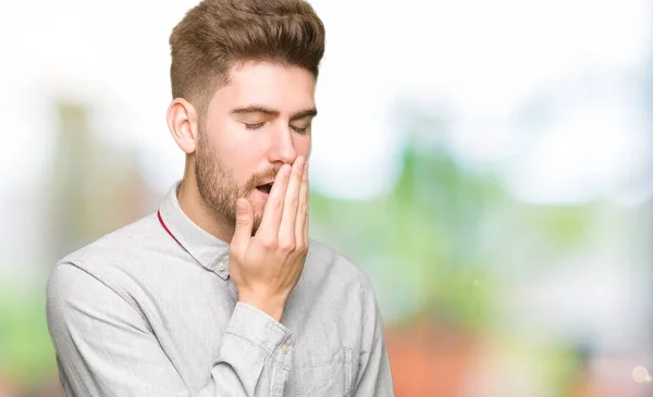 Junger Gutaussehender Geschäftsmann Langweilte Sich Gähnend Müde Und Deckte Den — Stockfoto