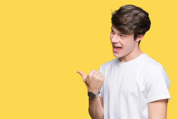 Jovem Bonito Homem Vestindo Casual Branco Shirt Sobre Isolado Fundo — Fotografia de Stock