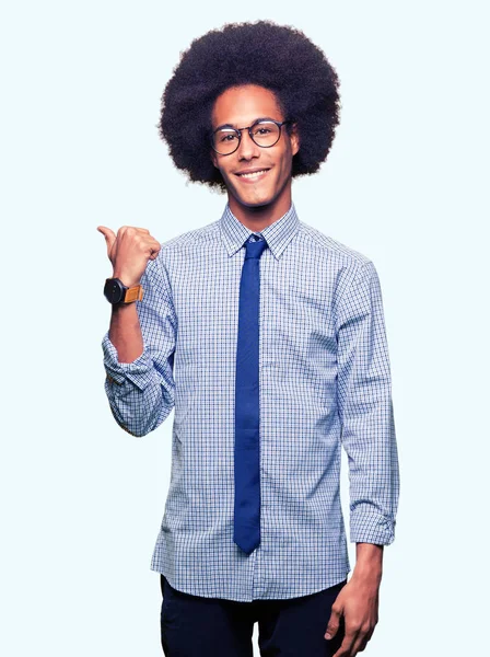 Jovem Homem Negócios Afro Americano Com Cabelo Afro Usando Óculos — Fotografia de Stock