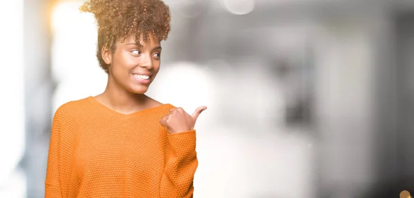 Vackra Unga Afroamerikanska Kvinnan Över Isolerade Bakgrund Leende Med Glada — Stockfoto