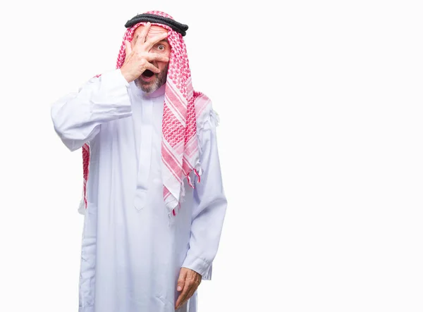 Vedoucí Arab Muž Nosí Palestinou Izolované Pozadí Prohlížení Šoku Pokrývající — Stock fotografie