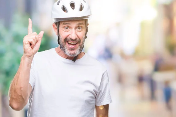 Hombre Ciclista Mediana Edad Con Casco Seguridad Bicicleta Aislado Fondo —  Fotos de Stock