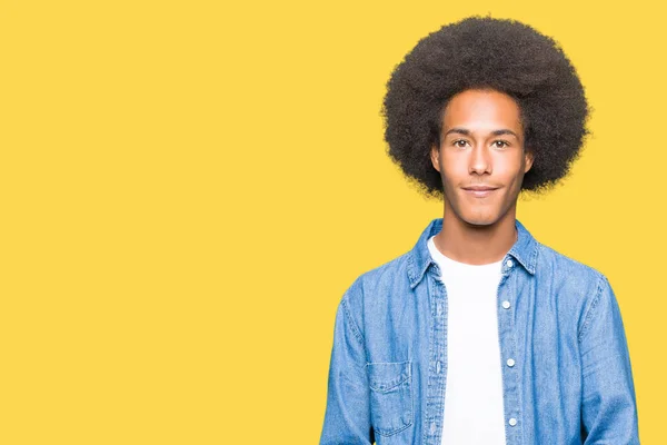 Jonge Afro Amerikaanse Man Met Afro Haar Handen Samen Vingers — Stockfoto