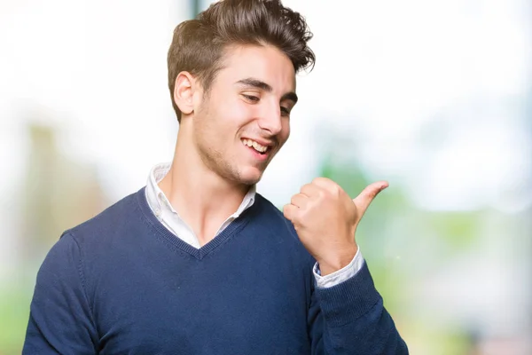 Joven Hombre Negocios Guapo Sobre Fondo Aislado Sonriendo Con Cara —  Fotos de Stock