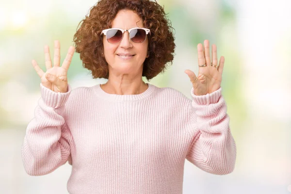 Hermosa Mujer Mediana Edad Ager Vistiendo Suéter Rosa Gafas Sol —  Fotos de Stock