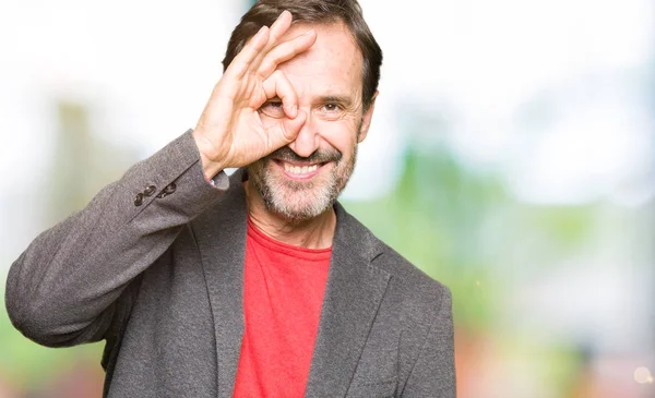 Homem Negócios Bonito Meia Idade Fazendo Gesto Com Mão Sorrindo — Fotografia de Stock