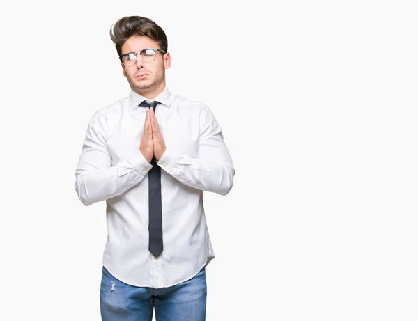 Junger Geschäftsmann Mit Brille Vor Isoliertem Hintergrund Bettelt Und Betet — Stockfoto