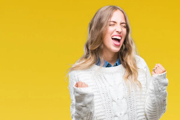 Schöne Junge Blonde Frau Trägt Winterpullover Über Isoliertem Hintergrund Sehr — Stockfoto