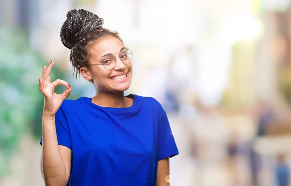 Ung Flätad Hår Afrikanska Amerikanska Flickan Bär Glasögon Över Isolerade — Stockfoto