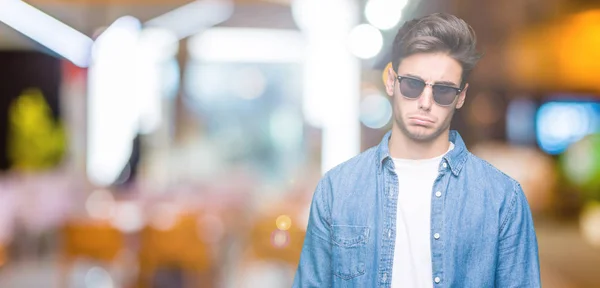 Joven Hombre Guapo Con Gafas Sol Sobre Fondo Aislado Deprimido —  Fotos de Stock