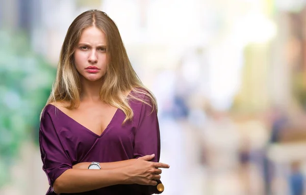 Unga Vackra Blonda Eleganta Kvinnan Över Isolerade Bakgrund Skeptiker Och — Stockfoto