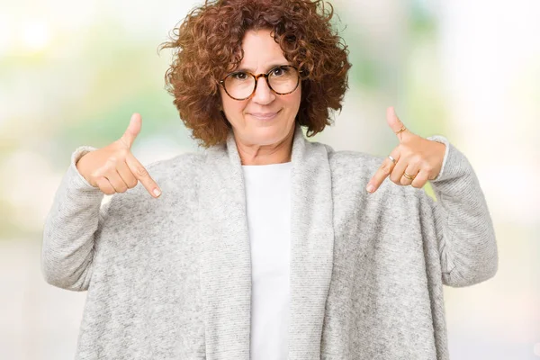 Senior Vrouw Mooi Midden Ager Jas Bril Dragen Geïsoleerde Achtergrond — Stockfoto