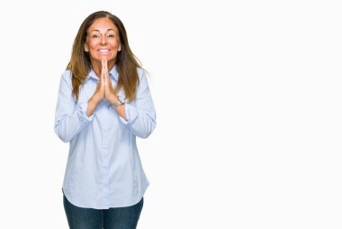 Güzel orta yaş iş yetişkin kadın birlikte emin gülümseyen bağışlanmak ellerle dua izole arka plan.