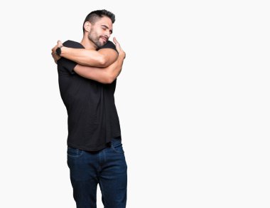 Yakışıklı delikanlı kendini mutlu ve olumlu sarılma, kendinden emin gülümseyen izole arka plan üzerinde. Kendi aşk ve öz bakım