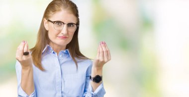 Maaş ödeme için milyoner iş soran üzerinde gözlük güzel orta yaş olgun iş kadını arka plan yapıyor para hareketi el ile izole