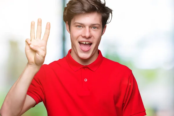 Zole Arka Plan Üzerinde Kırmızı Shirt Giyen Genç Yakışıklı Adam — Stok fotoğraf