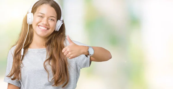 Mooie Jongedame Koptelefoon Luisteren Naar Muziek Geïsoleerde Achtergrond Doen Gelukkig — Stockfoto