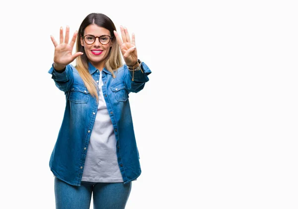 Joven Hermosa Mujer Con Gafas Sobre Fondo Aislado Mostrando Apuntando — Foto de Stock