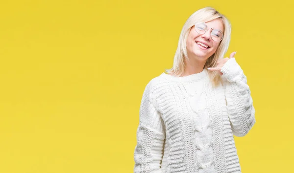 Unga Vackra Blonda Kvinnan Klädd Vinter Tröja Och Glasögon Över — Stockfoto