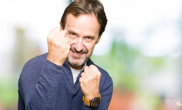 Homem Bonito Meia Idade Vestindo Uma Camisola Pronto Para Lutar — Fotografia de Stock