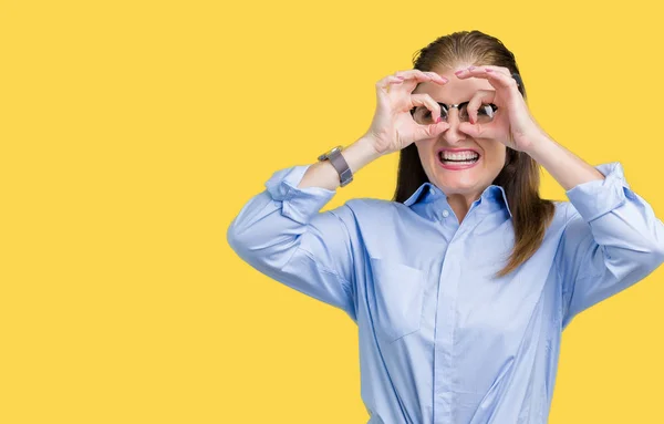 Schöne Reifere Geschäftsfrau Mittleren Alters Mit Brille Vor Isoliertem Hintergrund — Stockfoto