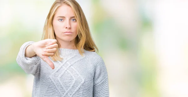 Bella Giovane Donna Indossa Maglione Invernale Sfondo Isolato Cercando Infelice — Foto Stock