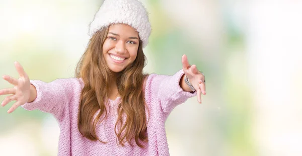 Mulher Morena Bonita Nova Vestindo Suéter Chapéu Inverno Sobre Fundo — Fotografia de Stock