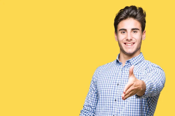 Jovem Homem Negócios Bonito Sobre Fundo Isolado Sorrindo Amigável Oferecendo — Fotografia de Stock