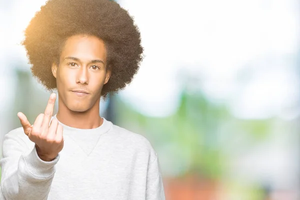 Mladý Americký Muž Afro Vlasy Nosí Sportovní Mikina Zobrazeno Prostředníček — Stock fotografie