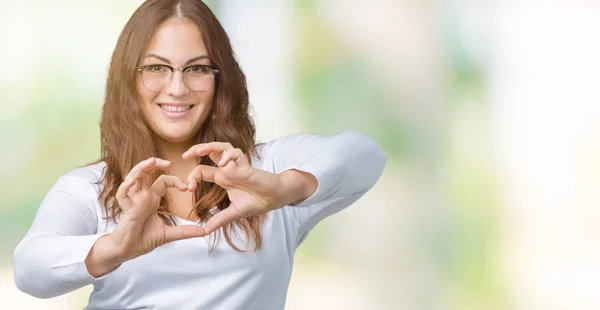 Mooi Grootte Jonge Vrouw Geïsoleerde Achtergrond Glimlachend Liefde Met Hartsymbool — Stockfoto