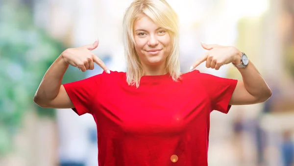 Jovem Mulher Loira Bonita Vestindo Camiseta Vermelha Sobre Fundo Isolado — Fotografia de Stock