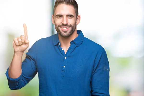 Joven Hombre Guapo Sobre Fondo Aislado Mostrando Señalando Hacia Arriba — Foto de Stock