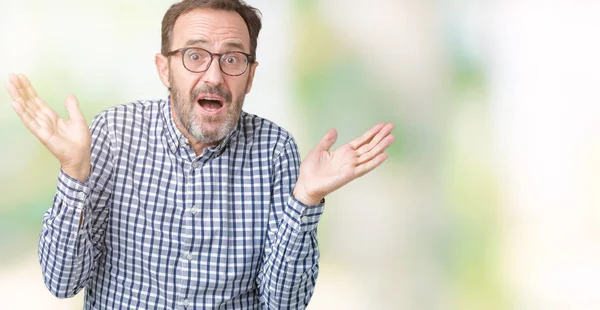 Guapo Mediana Edad Elegante Hombre Negocios Senior Con Gafas Sobre —  Fotos de Stock