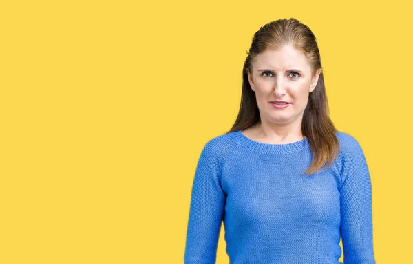 Schöne Reife Frau Mittleren Alters Winterpullover Über Isoliertem Hintergrund Skeptisch — Stockfoto