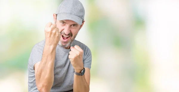 Knappe Middenleeftijd Hoary Senior Man Sport Cap Dragen Geïsoleerde Achtergrond — Stockfoto