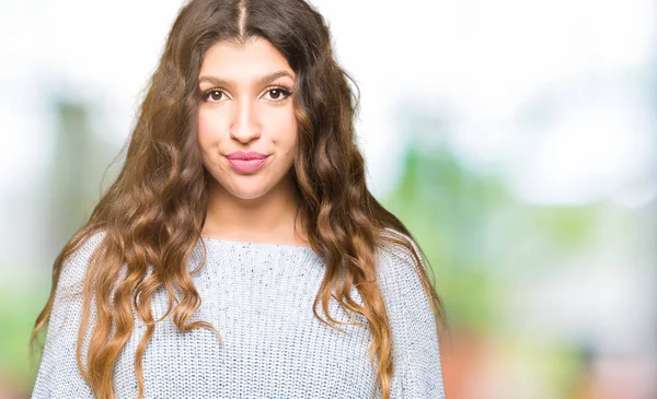 Giovane Bella Donna Che Indossa Maglione Invernale Rilassato Con Espressione — Foto Stock