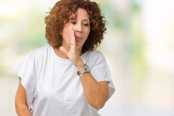 Hermosa Mujer Mediana Edad Ager Vistiendo Camiseta Blanca Sobre Fondo — Foto de Stock