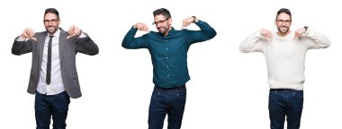 Yakışıklı iş adamı yüzünde gülümseme ile kendinden emin görünüyorsun, kendini gururlu ve mutlu parmakları ile işaret beyaz izole arka plan üzerine kolaj.