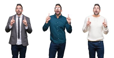 Beyaz izole arka plan üzerinde yakışıklı iş adamı kolaj hayret ve görünümlü ve parmaklar ve yükseltilmiş kollar ile işaret şaşırttı.