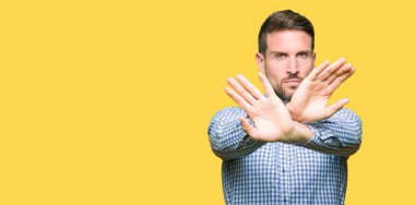 Ret ifade geçiş silah ve eksi işareti, kızgın surat yapıyor avuç içi yakışıklı iş adamı mavi gözler