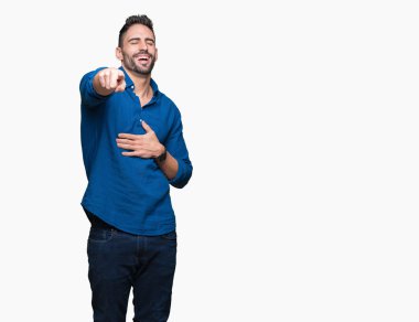 İzole genç yakışıklı adam arka plan sizin parmak el kamerasıyla göğüs üzerinde utanç ifadesi işaret eden gülme