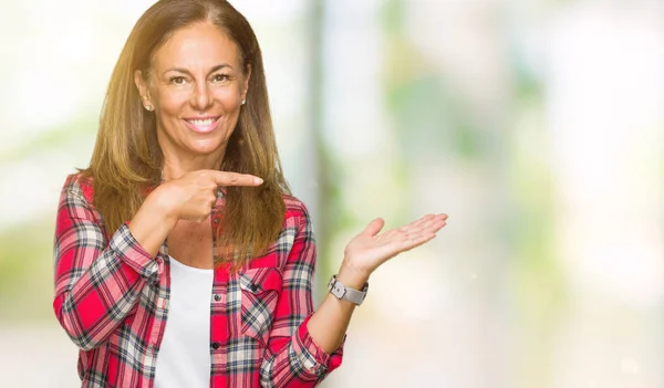 Erwachsene Frau Mittleren Alters Lässigem Hemd Über Isoliertem Hintergrund Erstaunt — Stockfoto