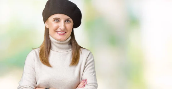 Reife Frau Mittleren Alters Winterpullover Und Baskenmütze Über Isoliertem Hintergrund — Stockfoto