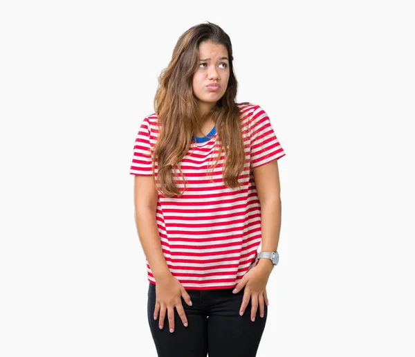 Joven Mujer Morena Hermosa Con Rayas Camiseta Sobre Fondo Aislado — Foto de Stock