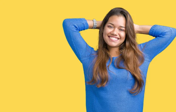 Jovem Bela Mulher Morena Vestindo Camisola Azul Sobre Fundo Isolado — Fotografia de Stock